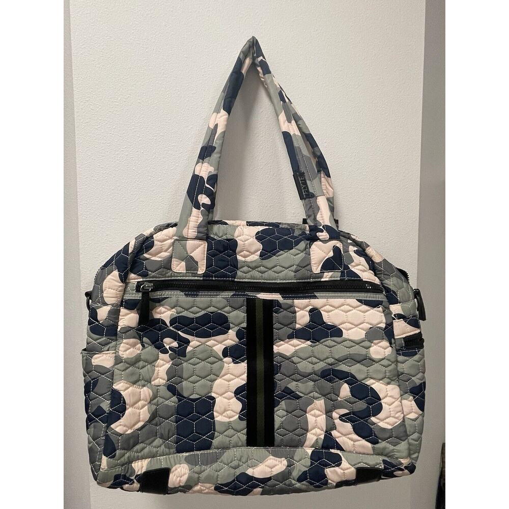 FLYTE Bag: Gym &‎ Travel Quilted Navy And Green Duffel With Travel Sleeve